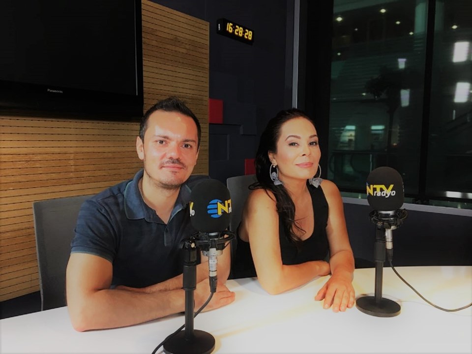 Sağıroğlu, NTV Radyo'da Suat Kavukluoğlu'nun "Müzik Defteri" programına konuk oldu.