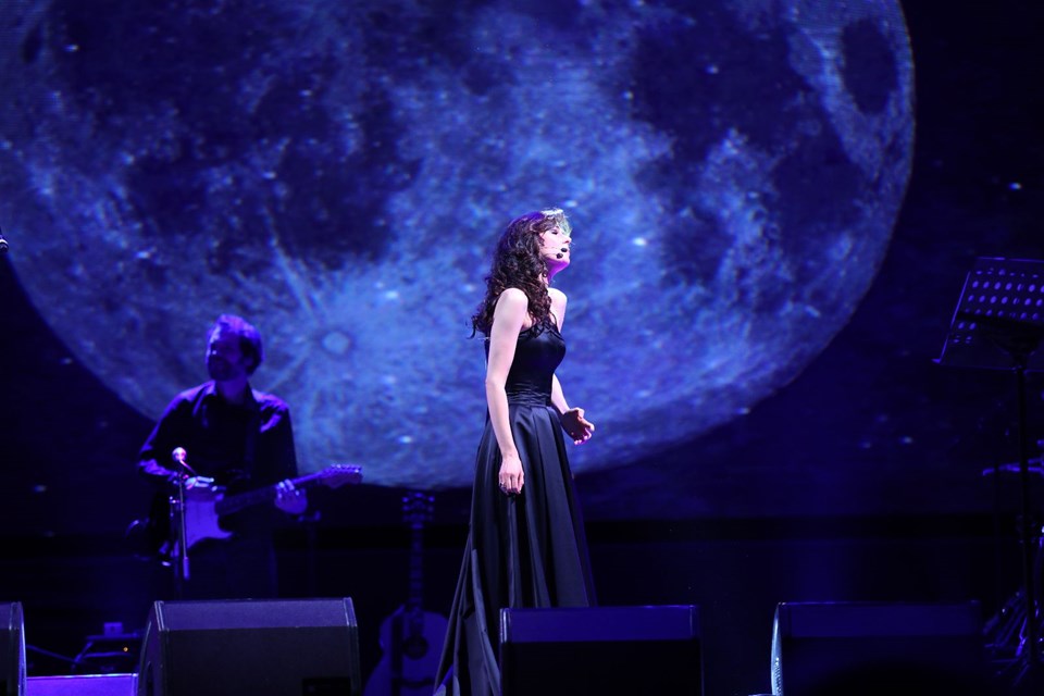 Emma Shapplin, Husnu Şenlendirici, Volkswagen Arena