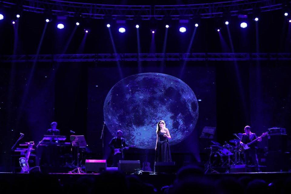 Emma Shapplin, Husnu Şenlendirici, Volkswagen Arena