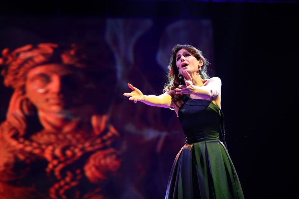 Emma Shapplin, Husnu Şenlendirici, Volkswagen Arena