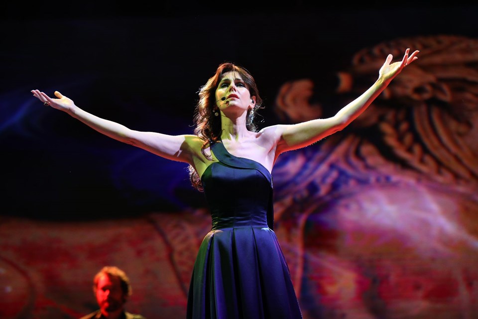 Emma Shapplin, Husnu Şenlendirici, Volkswagen Arena
