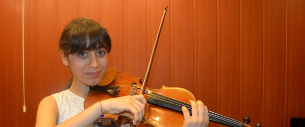 gelecegin-kemancisina-2-odul-birden_8037_dhaphoto2.jpg