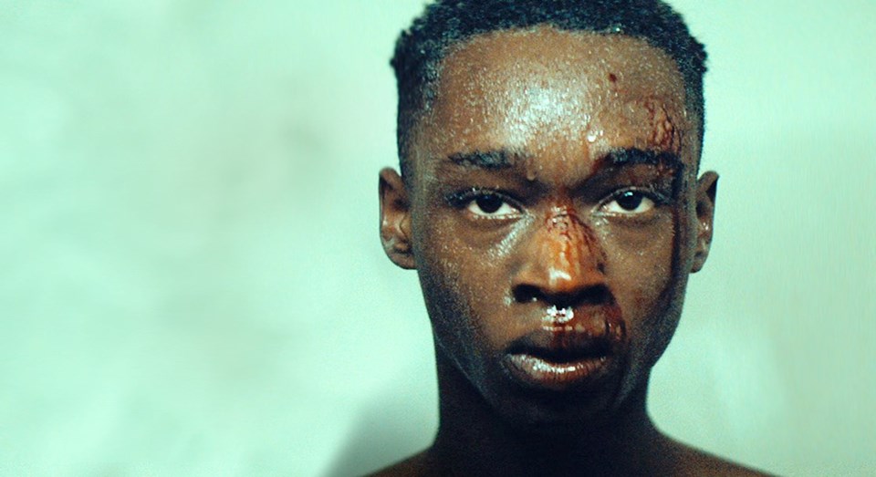 Barry Jenkins’in yönettiği 6 oscar adaylığı bulunan film, Tarell Alvin McCraney’in “In Moonlight Black Boys Look Blue” kitabından uyarlandı. Trevante Rhodes, André Holland, Janelle Monae, Ashton Sanders, Jharrel Jerome, Naomie Harris ve Mahershala Ali’nin rol aldığı filmin etkileyici müziklerinde Nicholas Britell’in imzası var.