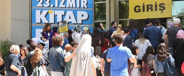 izmirliler-kitaba-kostu_3473_dhaphoto7.jpg
