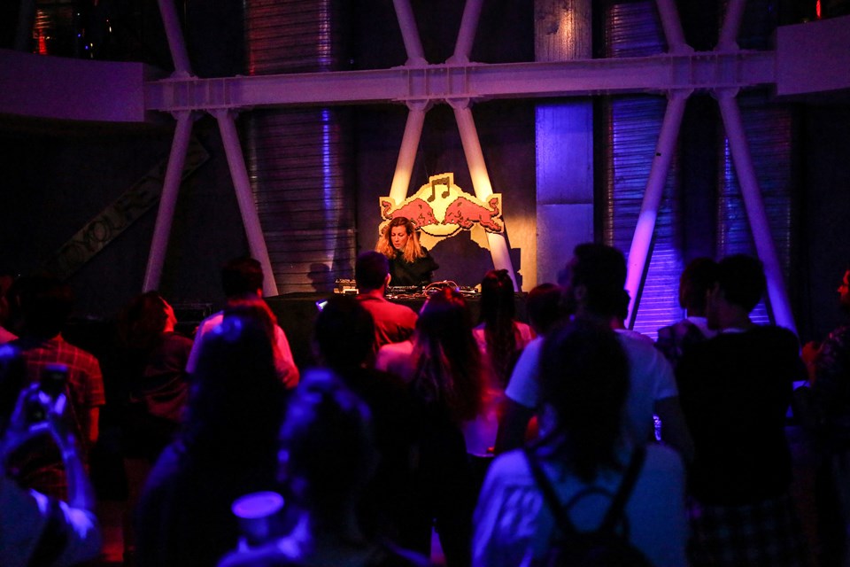 Aposynthesis Night