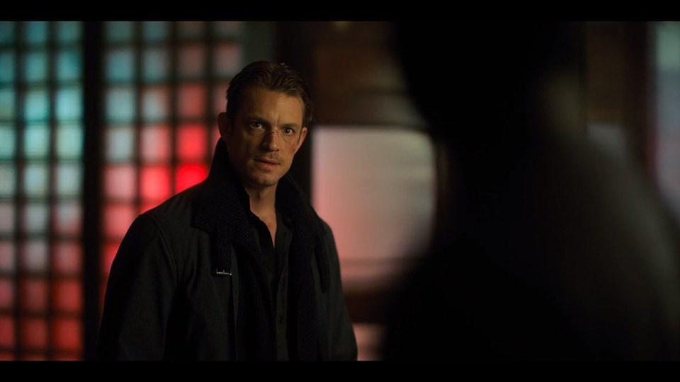 ALTERED CARBON'UN YILDIZI APPLE DİZİSİ İLE GELİYOR