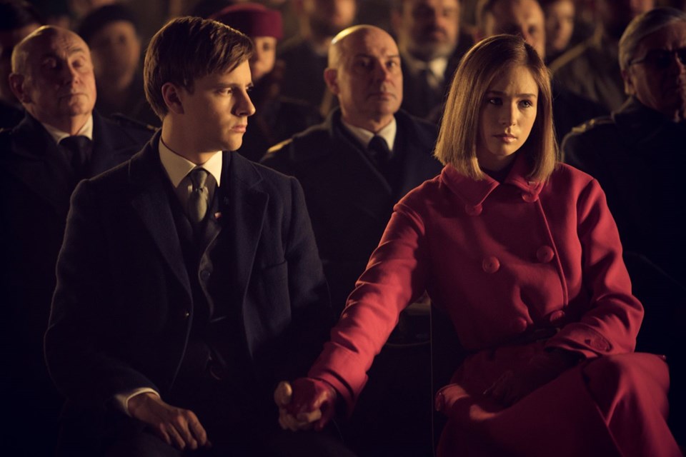 SÜRÜKLEYİCİ BİR KOMPLO & GERİLİM DİZİSİ: 1983