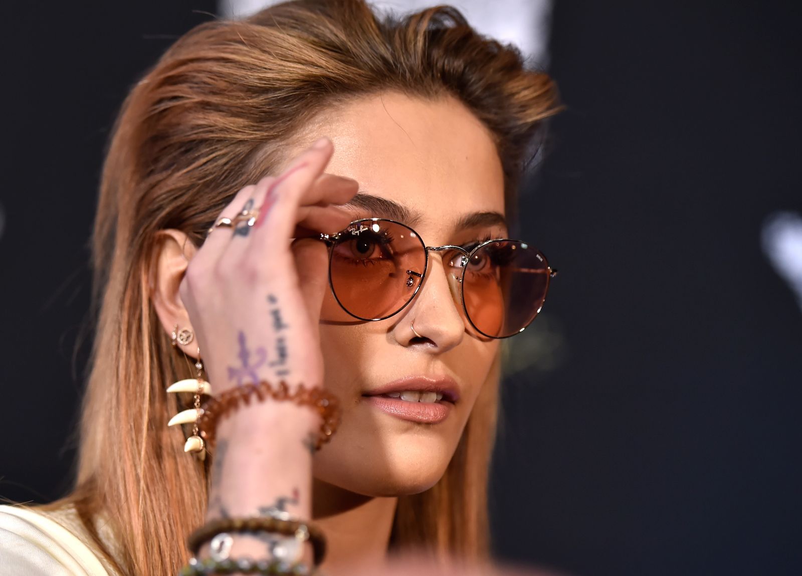 PARIS JACKSON AYNI SORUDAN BUNALDI