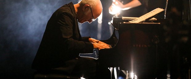 modern-cagin-mozarti-istanbulda-konser-verdi_8364_dhaphoto1.jpg