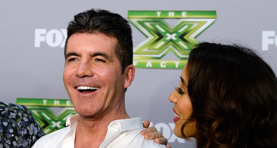 Simon Cowell (55) X Factor yarışmasının sivri diliyle tanınmış jüri üyesi...