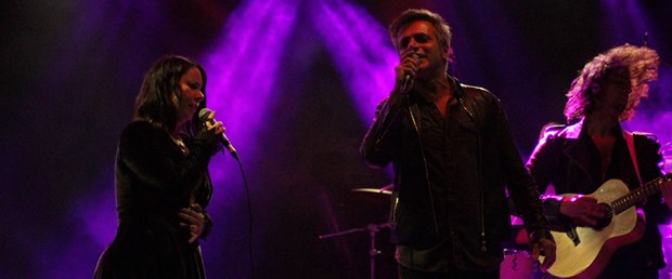 sebnem-ferah-ve-teomandan-muhtesem-duet_4243_dhaphoto2.jpg