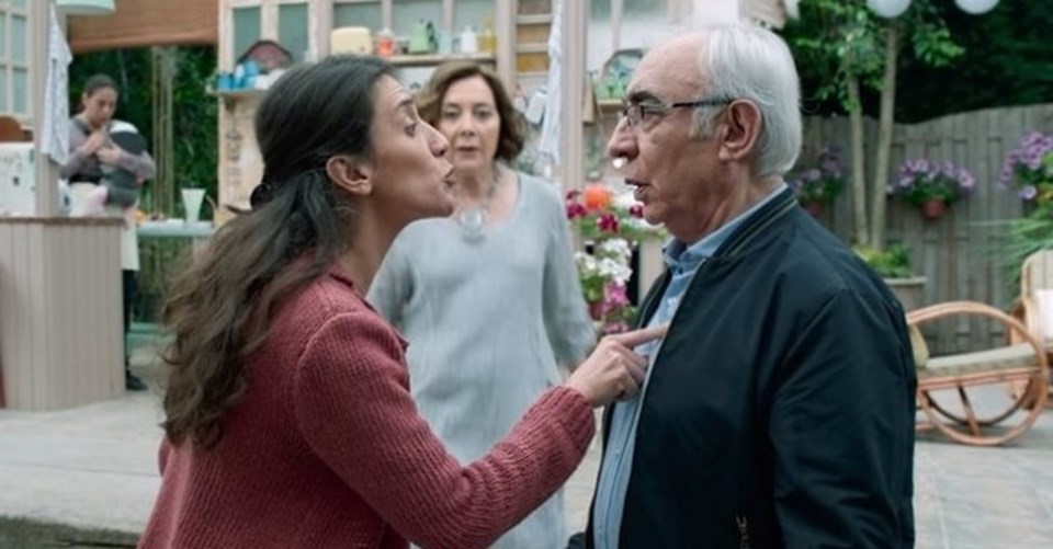 Yavuz Turgul'un yönettiği filmin başrollerinde Şener Şen'in yanı sıra Mert Fırat, Rutkay Aziz, Nihal Yalçın, Tilbe Saran da yer aldı.