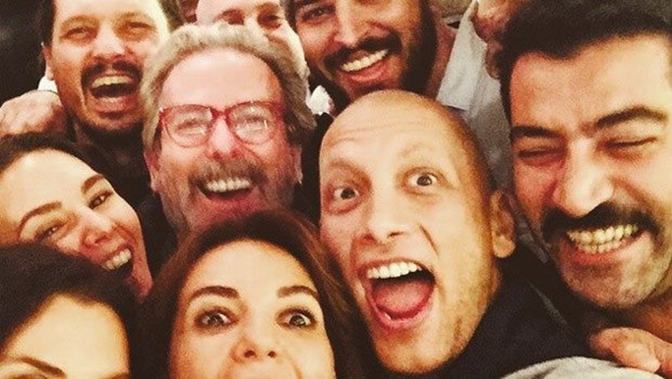 Aralarında Uğurkan Erez, Kenan İmirzalıoğlu, İbrahim Çelikkol ve Arzum Onan gibi onlarca ünlü isim her ay buluşup kanserle mücadele eden Sertaç Boztepe’ye moral veriyordu.
