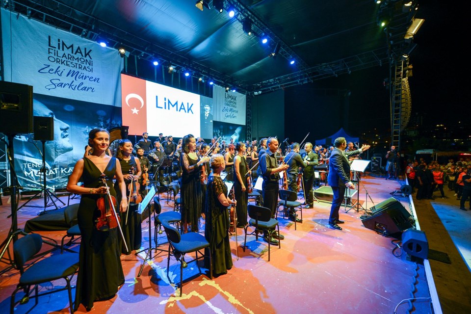 12 KONSERLİK TURNE