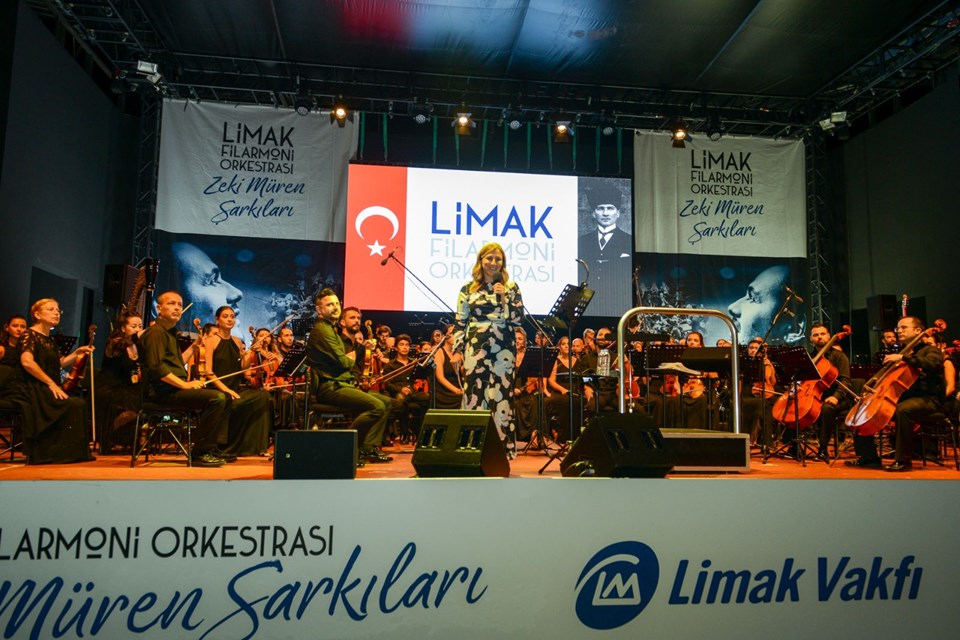YÜKSEK KATILIMLI KONSER