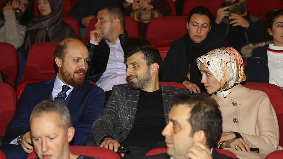 Bilal Erdoğan, Reyyan Erdoğan, Sümeyye Erdoğan ve eşi Selçuk Bayraktar oyunu izleyenler arasındaydı.