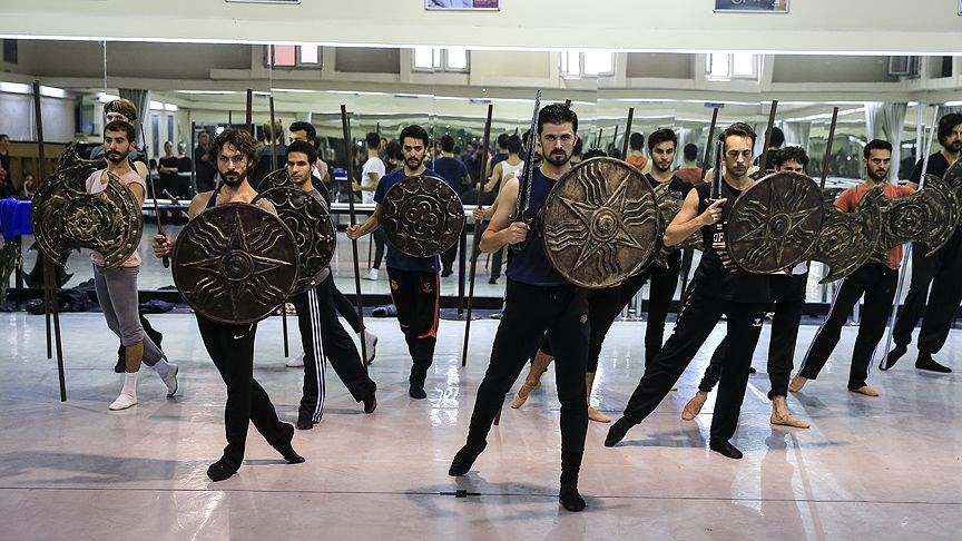 "SEYİRCİ MUHAKKAK İÇİNE DOKUNACAK BİR ŞEYLER BULACAK"