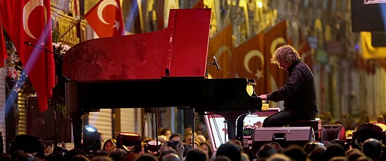 Piyanist Tuluyhan Uğurlu, Cumhuriyet Haftası...