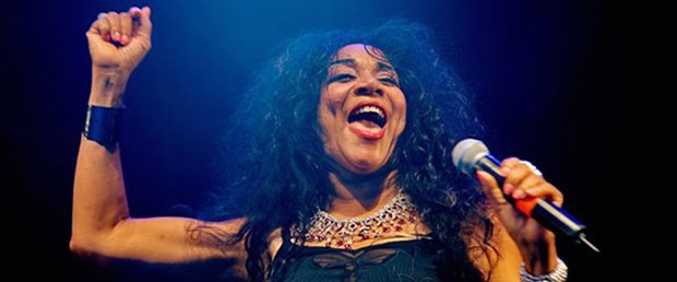 pop-kralicesi-joni-sledge-yasamini-yitirdi-8727526.Jpeg