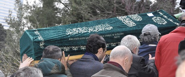 unlu-yonetmen-mayadag-son-yolculuguna-ugurlandi_8198_dhaphoto1.jpg