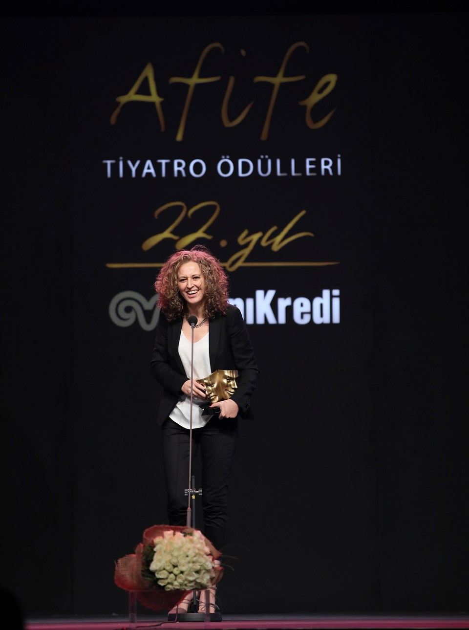 Özlem Zeynep Dinsel, Yılın En Başarılı Kadın Oyuncusu seçildi.