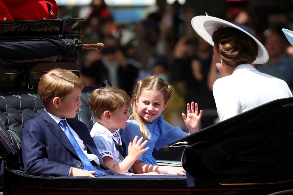 Prens Louis Kraliçe Elizabeth'in Platin Jübile kutlamasından rol çaldı - 3