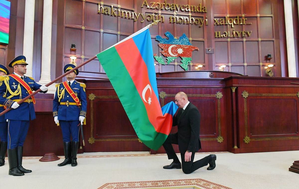 Yeniden Cumhurbaşkanı seçilen Aliyev yemin ederek görevine başladı