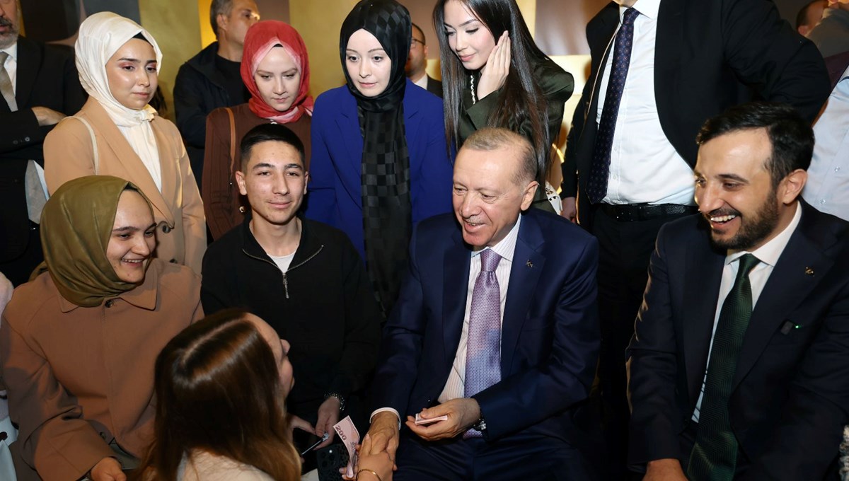 Cumhurbaşkanı Erdoğan gençlerle bir araya geldi