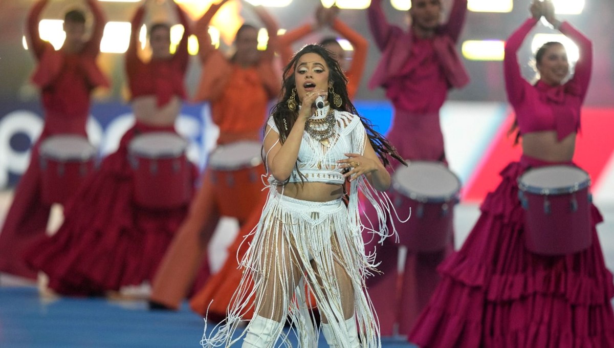 Camila Cabello, UEFA Şampiyonlar Ligi'nde final maçının açılışını yaptı