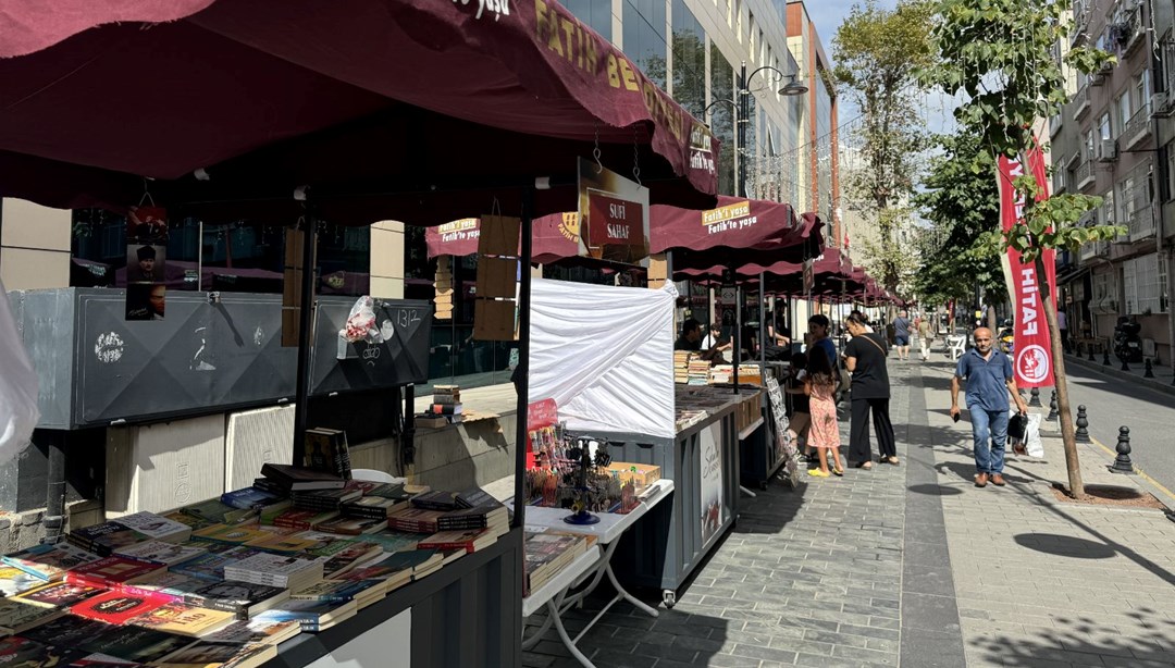 Sanat Sokağı'ndaki Sahaflar Çarşısı, 15 Eylül'e kadar ziyaretçilerini ağırlayacak