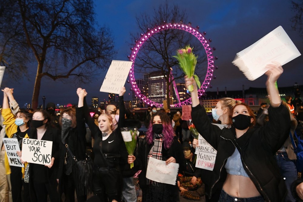İngiltere'de polise öfke dinmiyor - 16