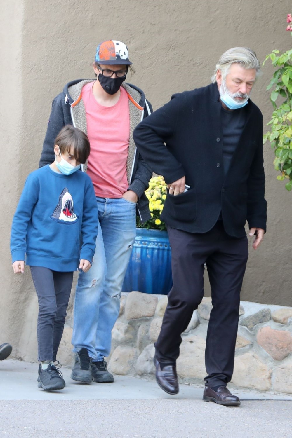 Alec Baldwin, Halyna Hutchins'in eşi ve oğluyla buluştu (Ceza alması gündemde) - 6