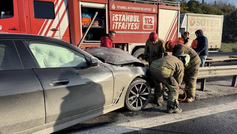 TEM’de buzlanma kazası: İstanbul yönünde trafik durdu