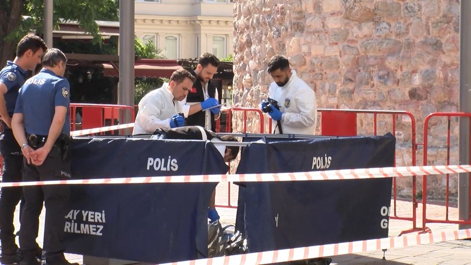 Galata Kulesi'nden düşen kişi hayatını kaybetti - 1