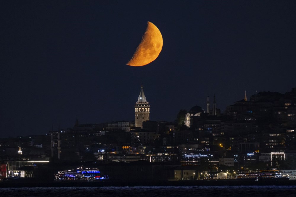 İstanbul'da yarım ay büyüledi - 1