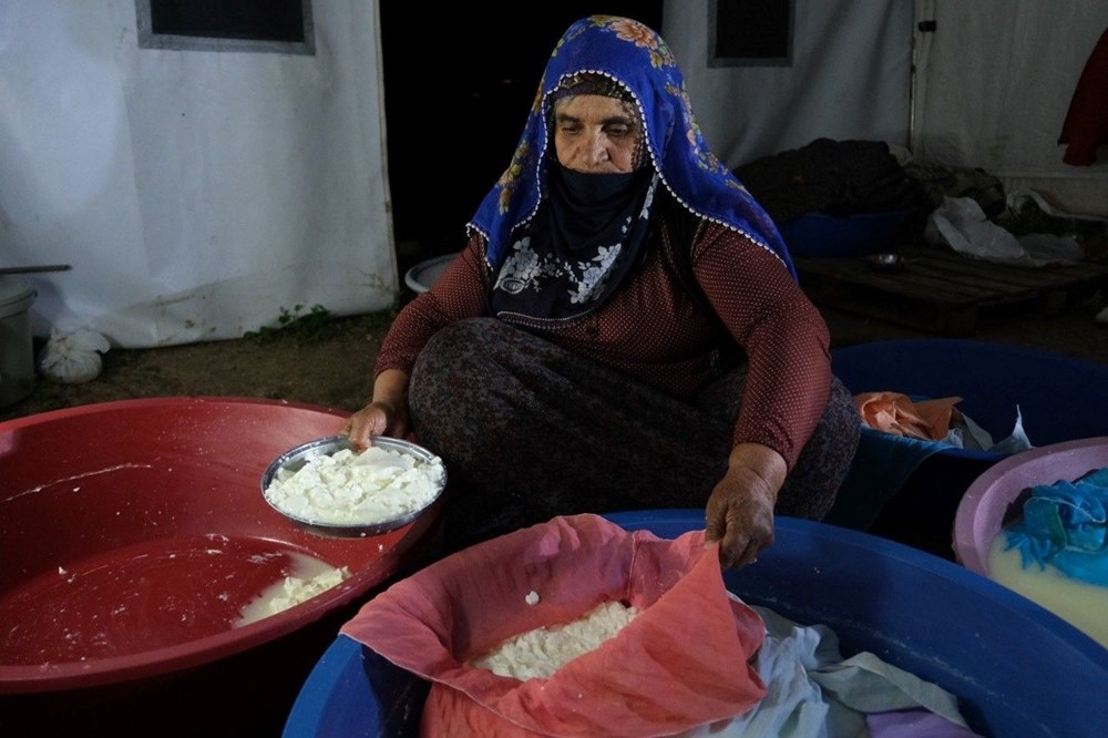 3 bin rakımdan sofralara geliyor: Mesaisi gün doğmadan başlayıp, gece yarısına kadar sürüyor - 5