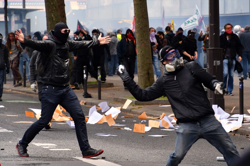 Paris sokakları karıştı | NTV