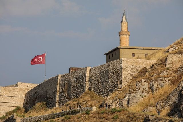 van kalesi, van gezilecek yerler, unesco dünya mirası listesi, urartular