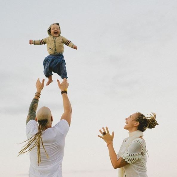 katya nova, rob nova, nurturingnova, dünyayı gezen gezginler, dünya gezginleri, alternatif yaşam, hippi aile, hippi çift, hippi yaşam tarzı