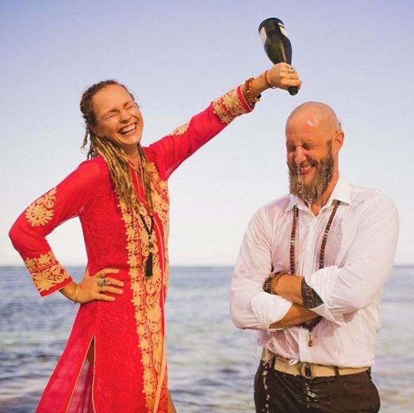 katya nova, rob nova, nurturingnova, dünyayı gezen gezginler, dünya gezginleri, alternatif yaşam, hippi aile, hippi çift, hippi yaşam tarzı