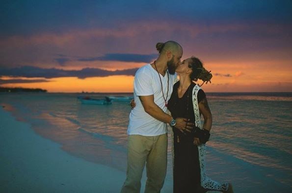 katya nova, rob nova, nurturingnova, dünyayı gezen gezginler, dünya gezginleri, alternatif yaşam, hippi aile, hippi çift, hippi yaşam tarzı