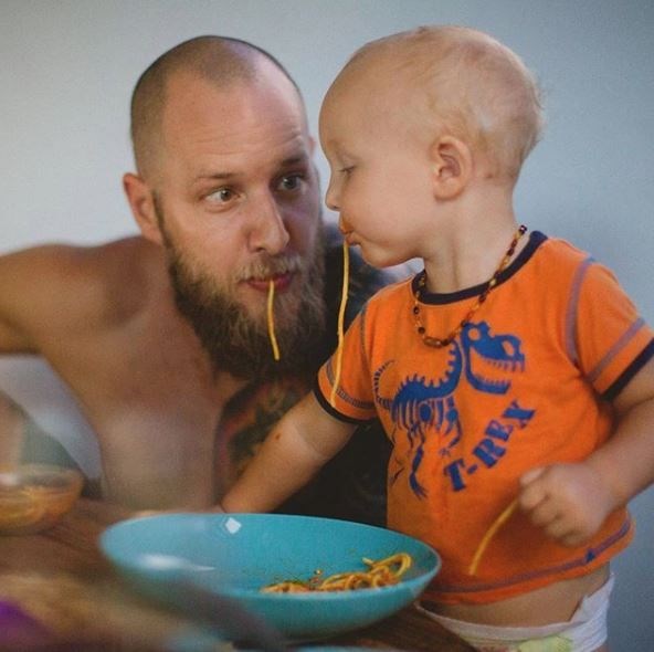 katya nova, rob nova, nurturingnova, dünyayı gezen gezginler, dünya gezginleri, alternatif yaşam, hippi aile, hippi çift, hippi yaşam tarzı