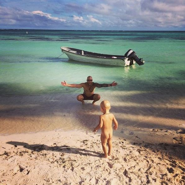 katya nova, rob nova, nurturingnova, dünyayı gezen gezginler, dünya gezginleri, alternatif yaşam, hippi aile, hippi çift, hippi yaşam tarzı