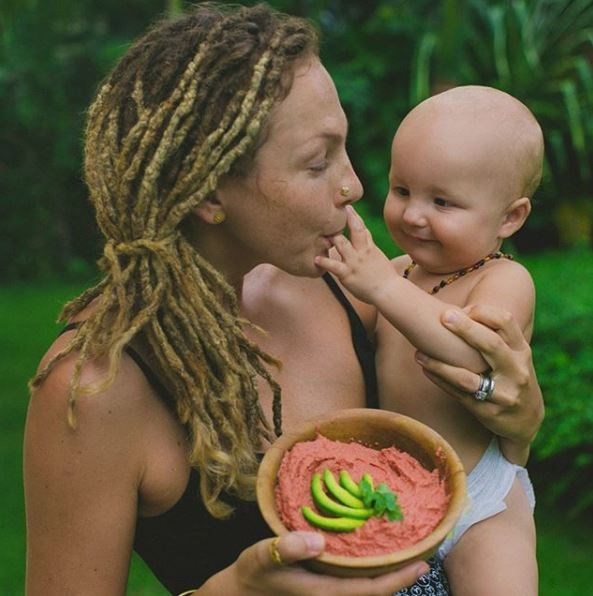 katya nova, rob nova, nurturingnova, dünyayı gezen gezginler, dünya gezginleri, alternatif yaşam, hippi aile, hippi çift, hippi yaşam tarzı