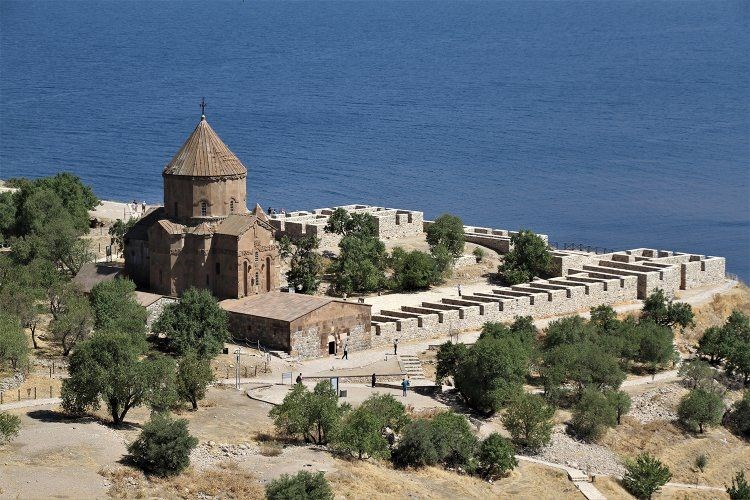 akdamar adası, van, van gezilecek yerler, akdamar ismi nereden geliyor, akdamar kökenleri, ah tamara