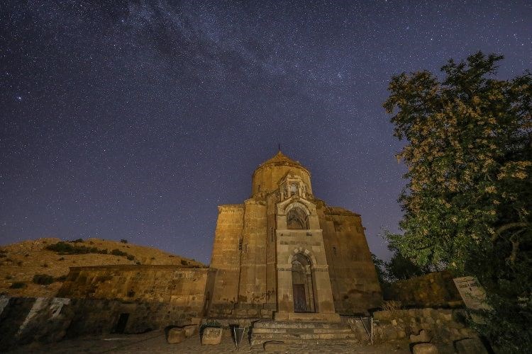 akdamar adası, van, van gezilecek yerler, akdamar ismi nereden geliyor, akdamar kökenleri, ah tamara