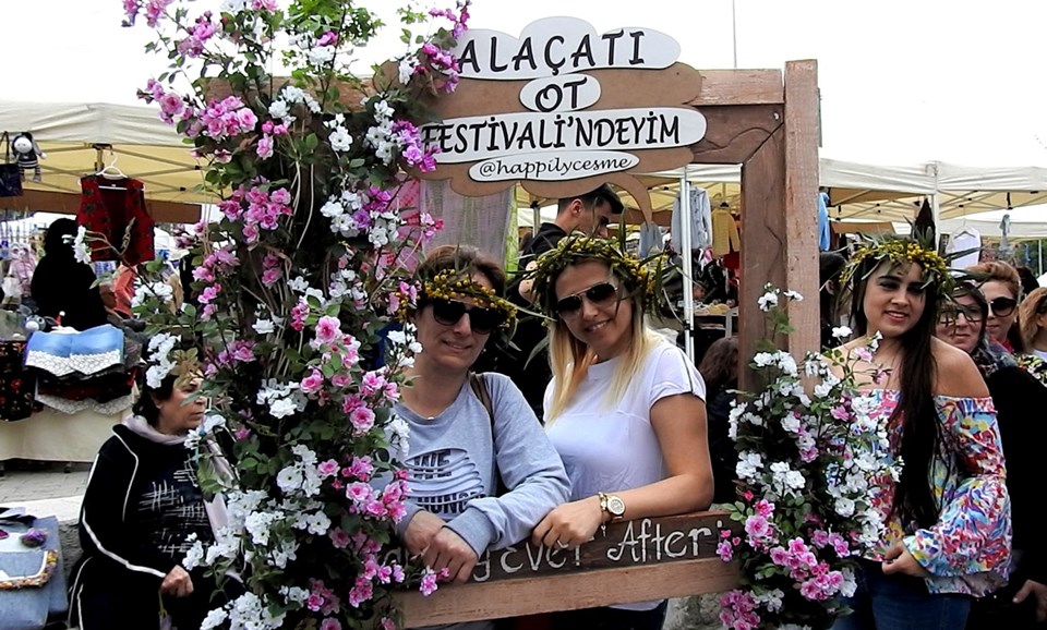 yeni-turku-konseri-alacati-amfi-tiyatrod...3104153913