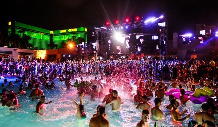 arkadaşlarla tatil, arkadaşlarla tatile gitmek, arkadaşlarla tatile gidilebilecek en güzel mekanlar, arkadaşlarla tatilde yapılacaklar, arkadaşlarla gidilebilecek tatil mekanları