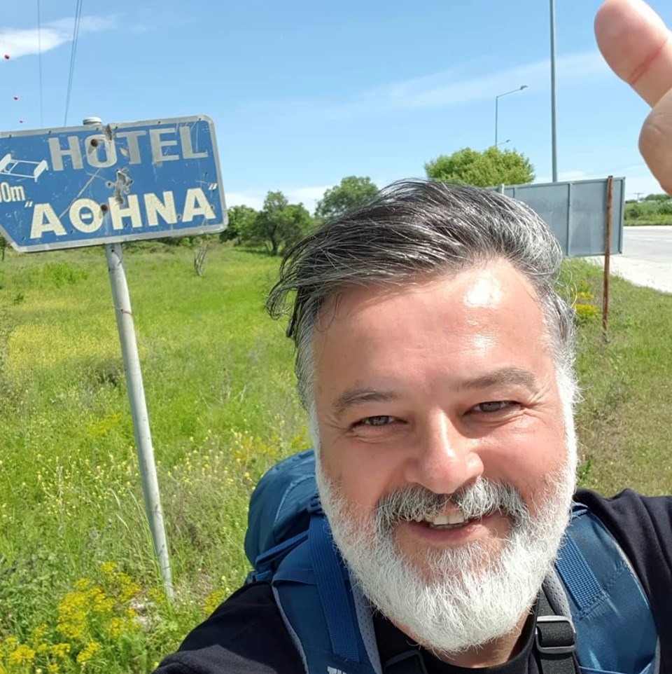 Edip Uras her gün 21.00’da Instagram hesabından canlı yayın yaparak, gün içerisinde yaşadıklarını takipçilerine aktarıyor.