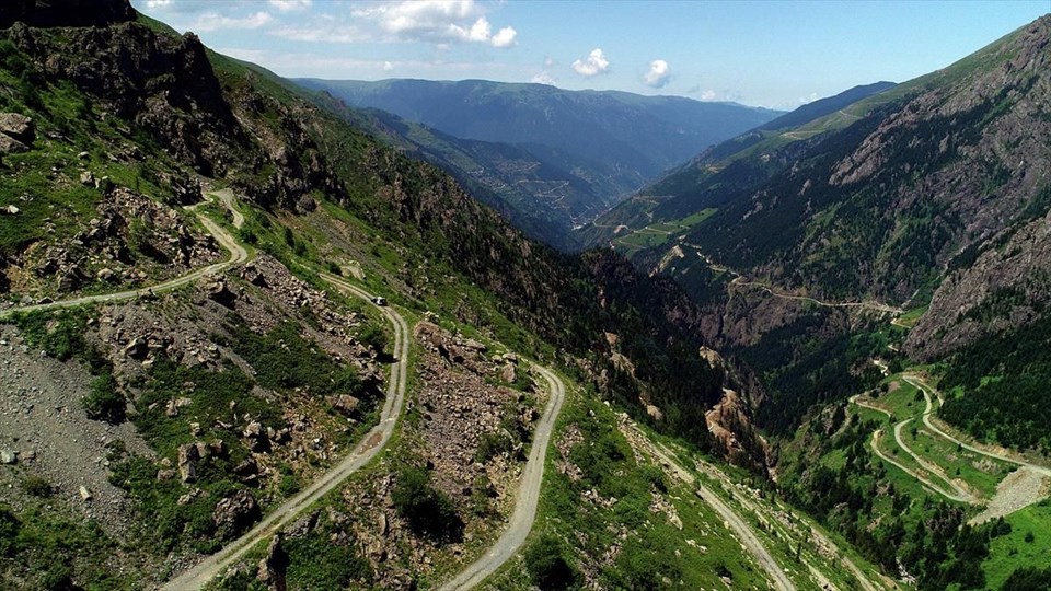 dünyanın en tehlikeli yolu, derebaşı virajları, trabzon bayburt arası d915 yolu, soğanlı dağları